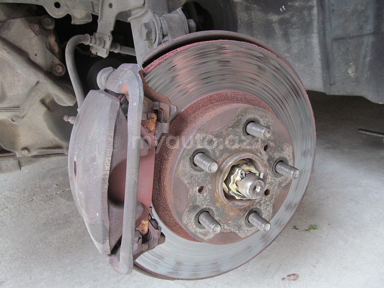 Brake discs and calipers, front set